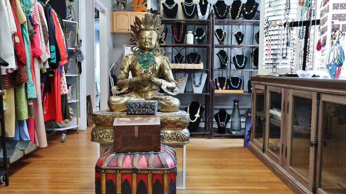 Nouveau Chapeau sells new, thrift and vintage clothing, jewelry and decor in Commonwealth.