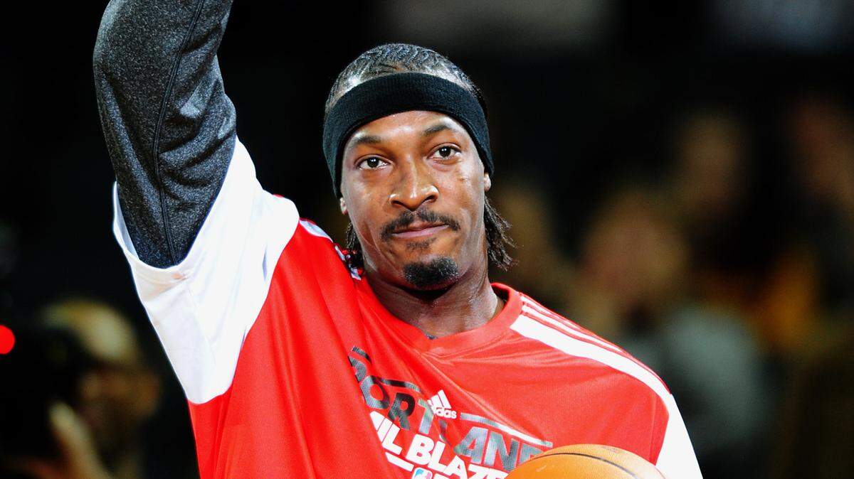 Former Charlotte Bobcats All-Star Gerald Wallace waves to the crowd as a member of the Portland Trail Blazers.