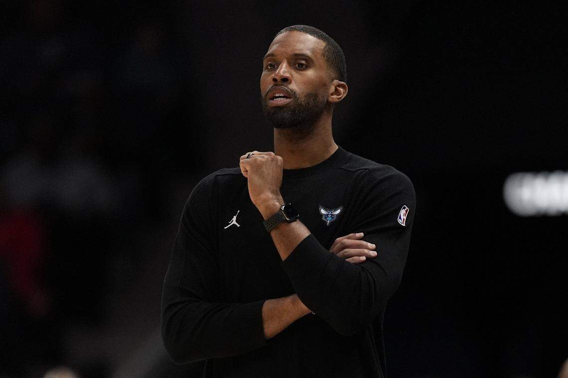 Mar 20, 2025; Charlotte, North Carolina, USA; Charlotte Hornets head coach Charles Lee  talks to one of his players  during the first quarter against the New York Knicks at Spectrum Center. Mandatory Credit: Jim Dedmon-Imagn Images
