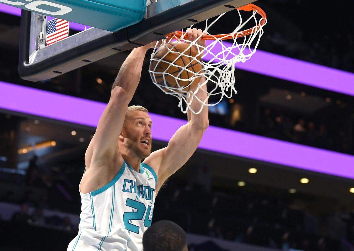 Charlotte Hornets center Mason Plumlee throws down a two-handed dunk during first half action against the Indiana Pacers at Spectrum Center in Charlotte, NC on Wednesday, November 16, 2022.