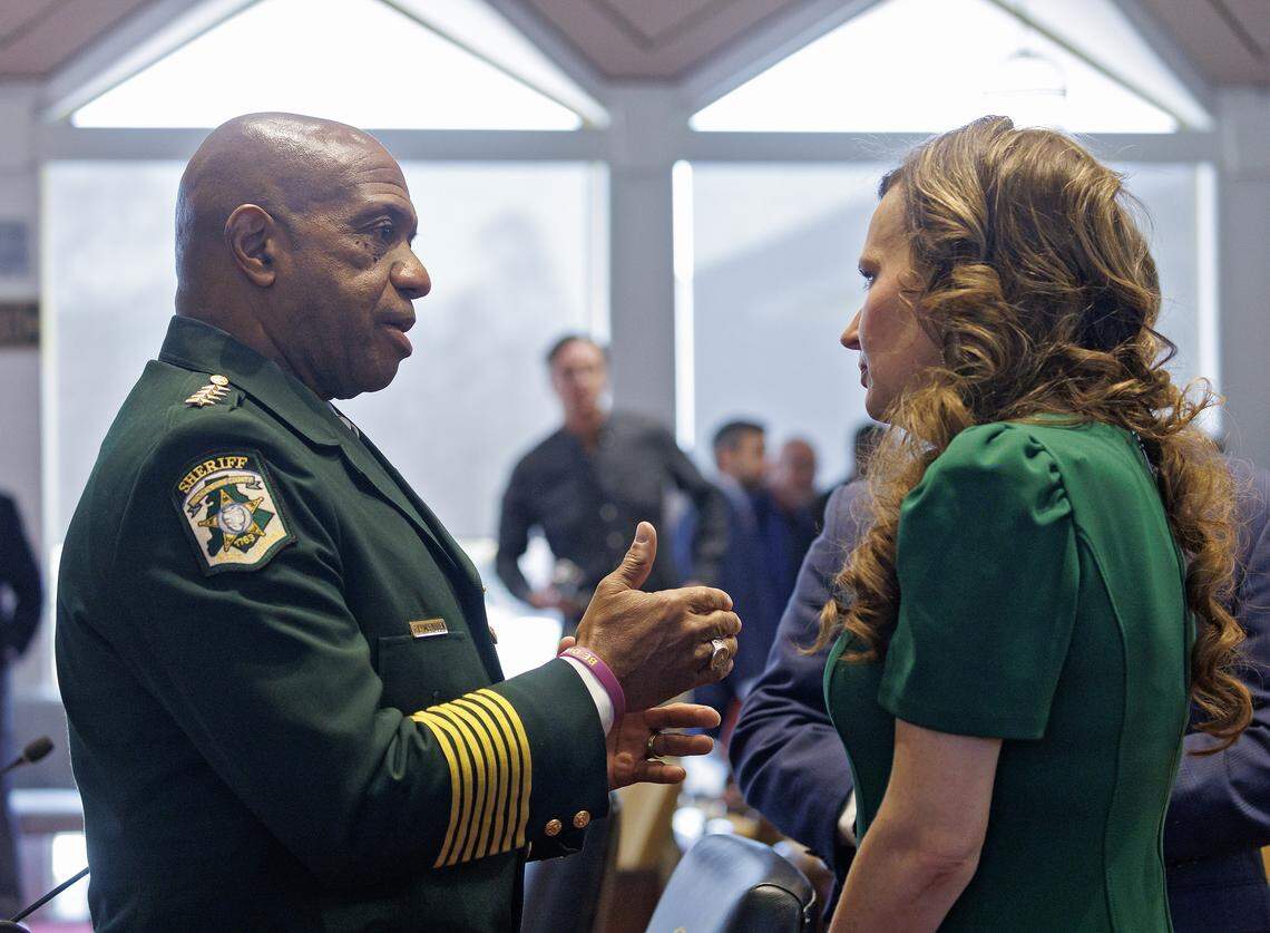 Mecklenburg County Sheriff Garry McFadden speaks with Rep. Tricia Cotham during a break in the House Select Committee on Oversight and Reform on Monday, Feb. 9, 2026, at the North Carolina Legislative Building.