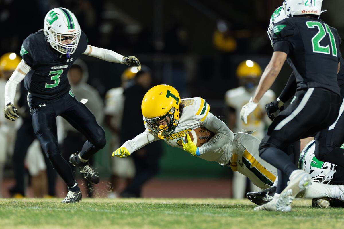 Patriot's running back Jayden Jones (center) runs for a first down. Weddington would host Independence in the NCHSAA quarterfinal playoff game Friday, November, 28 2025.