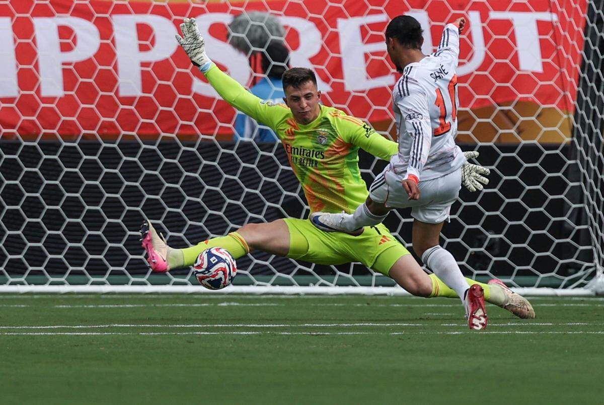 S.L. Benfica’s goal keeper Anatoliy Trubin extends his right leg to successfully block a goal attempt by Bayern München’s forward Leroy Sane during the FIFA Club World Cup at Bank of America Stadium in Charlotte, NC on Tuesday, June 24, 2025.