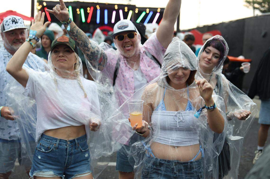 Lovin’ Life Music Fest fans kept the party going, despite the rain.