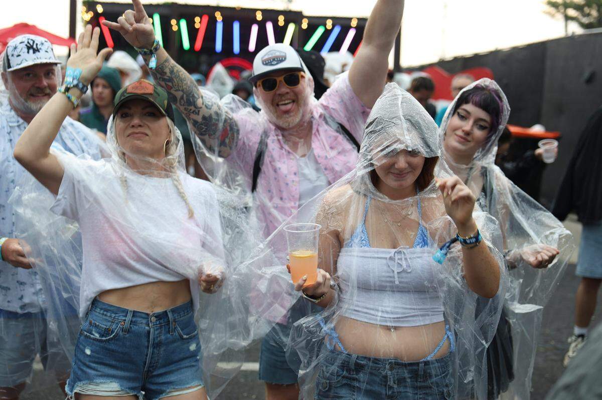 On the afternoon of Saturday, May 3, lightning was detected within 6 miles of uptown during the Lovin’ Life Music Fest and a couple of hours before Kendrick Lamar’s concert was to begin. Lovin’ Life fans were evacuated from festival grounds.