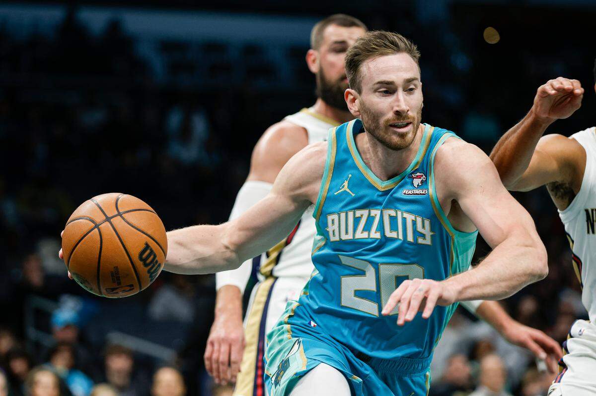Charlotte Hornets forward Gordon Hayward (20) drives the baseline against the New Orleans Pelicans during the first quarter of a mid-December game at Spectrum Center.