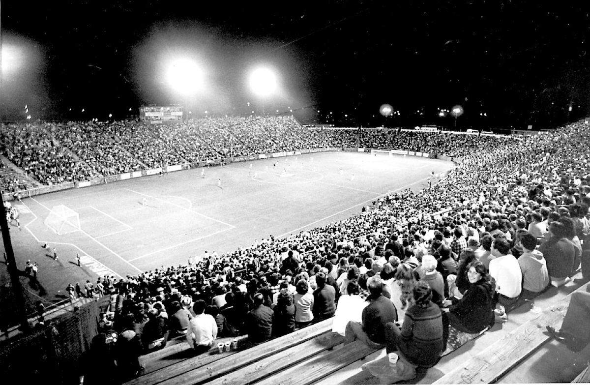 The scene in 1981 at Memorial Stadium as the Carolina Lightnin’ soccer team played before a crowd of more than 20,000 in the ASL championship game.