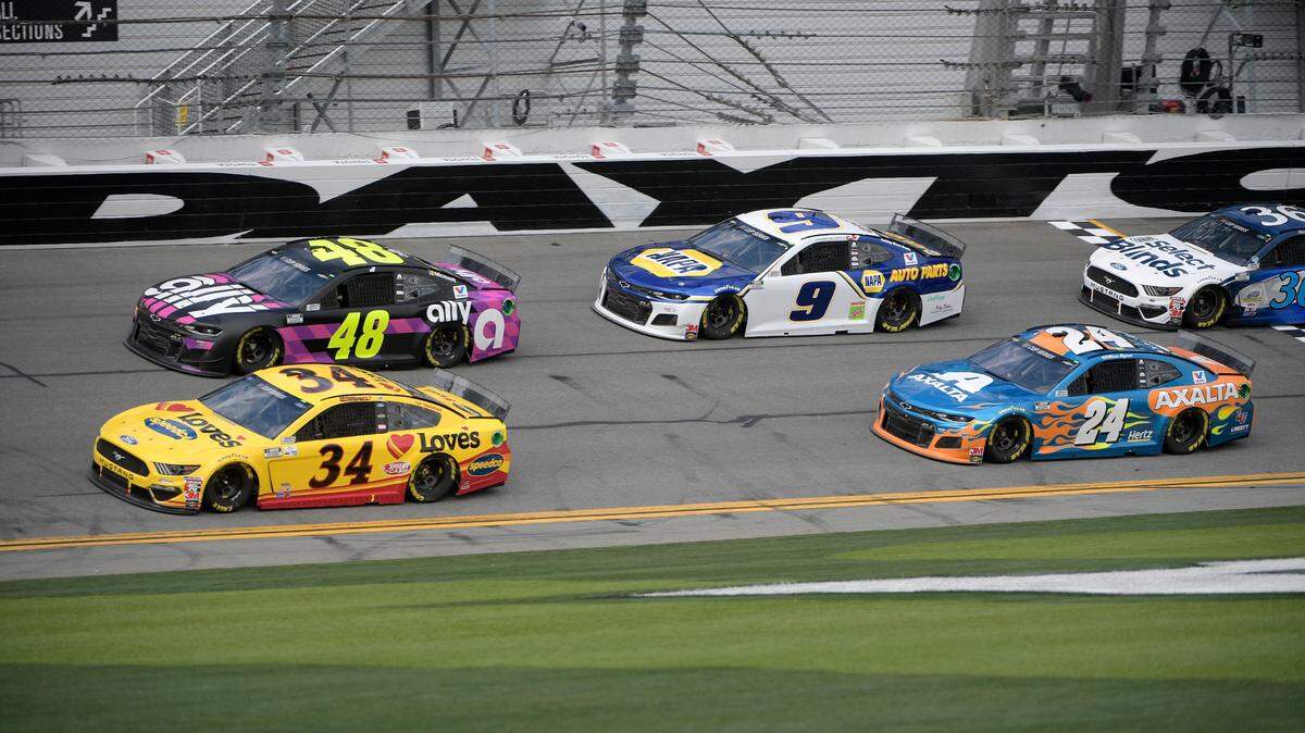 William Byron (24), Jimmie Johnson (48), Chase Elliott (9), Michael McDowell (34) and David Ragan (36) make their way along the front stretch during a practice session for a NASCAR Daytona 500 auto race at Daytona International Speedway, Saturday, Feb. 15, 2020, in Daytona Beach, Fla. (AP Photo/Phelan M. Ebenhack)