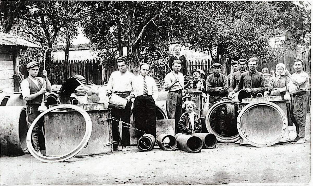 Moshe Gildenman, center, wearing a tie, at his cement plant with his employees and children in the early 1930s.