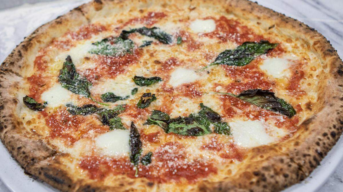 Capishe margherita pizza.