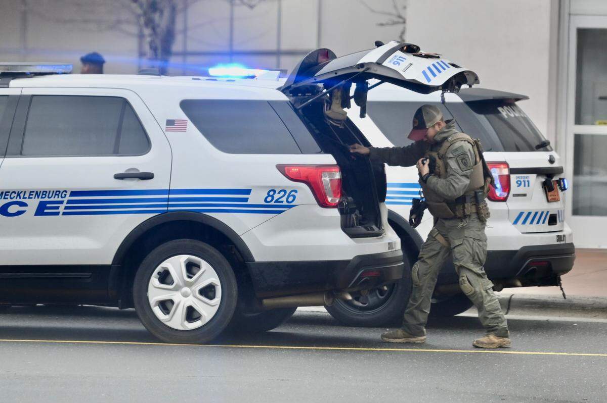 American Eagle Outfitters, based in Pittsburgh, is suing Northlake Mall saying it’s a “hotbed for violent crime.” Charlotte-Mecklenburg police officer in this file photo prepares to enter the mall following a shooting on Dec. 15, 2022.