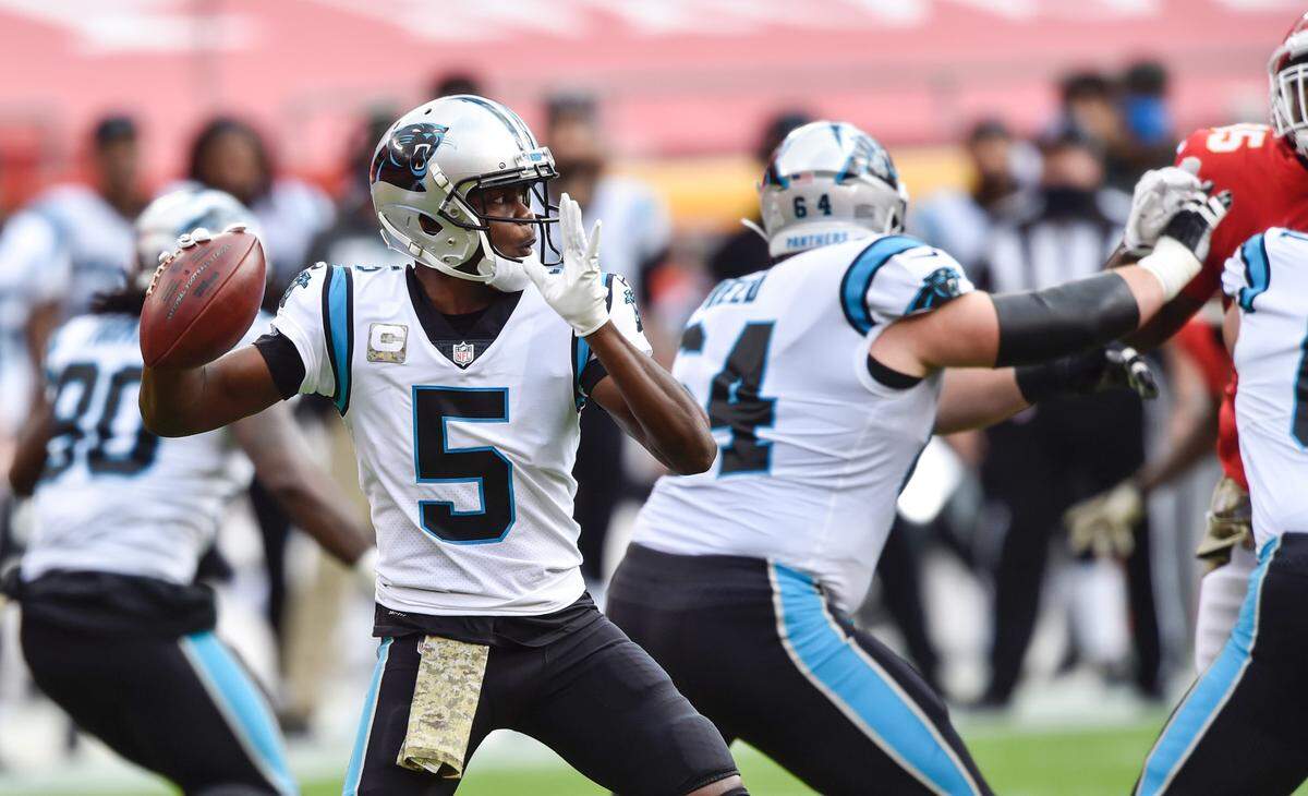 Carolina Panthers quarterback Teddy Bridgewater looks for an open receiver in the first quarter against the Kansas City Chiefs Sunday, November 8, 2020, at Arrowhead Stadium in Kansas City, Missouri.