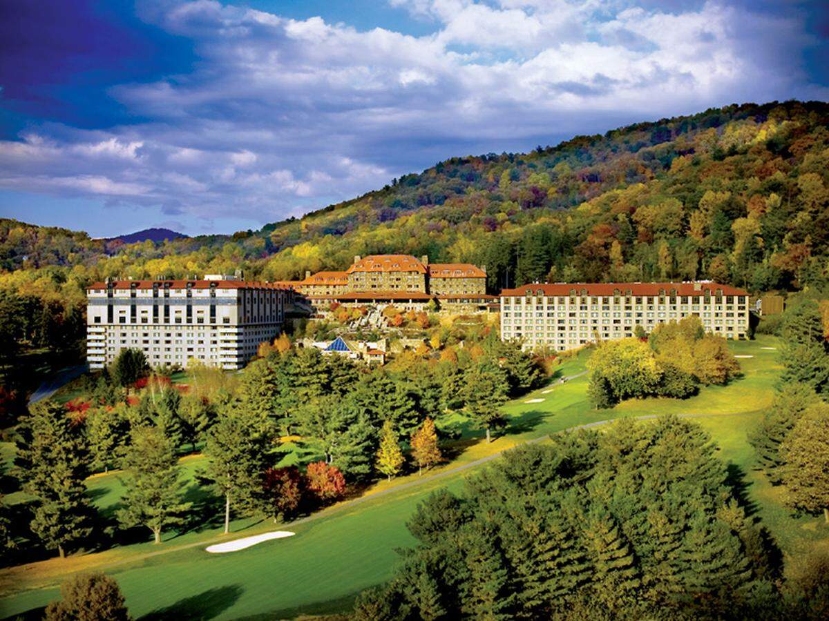 Create an itinerary for the ultimate Asheville road trip.