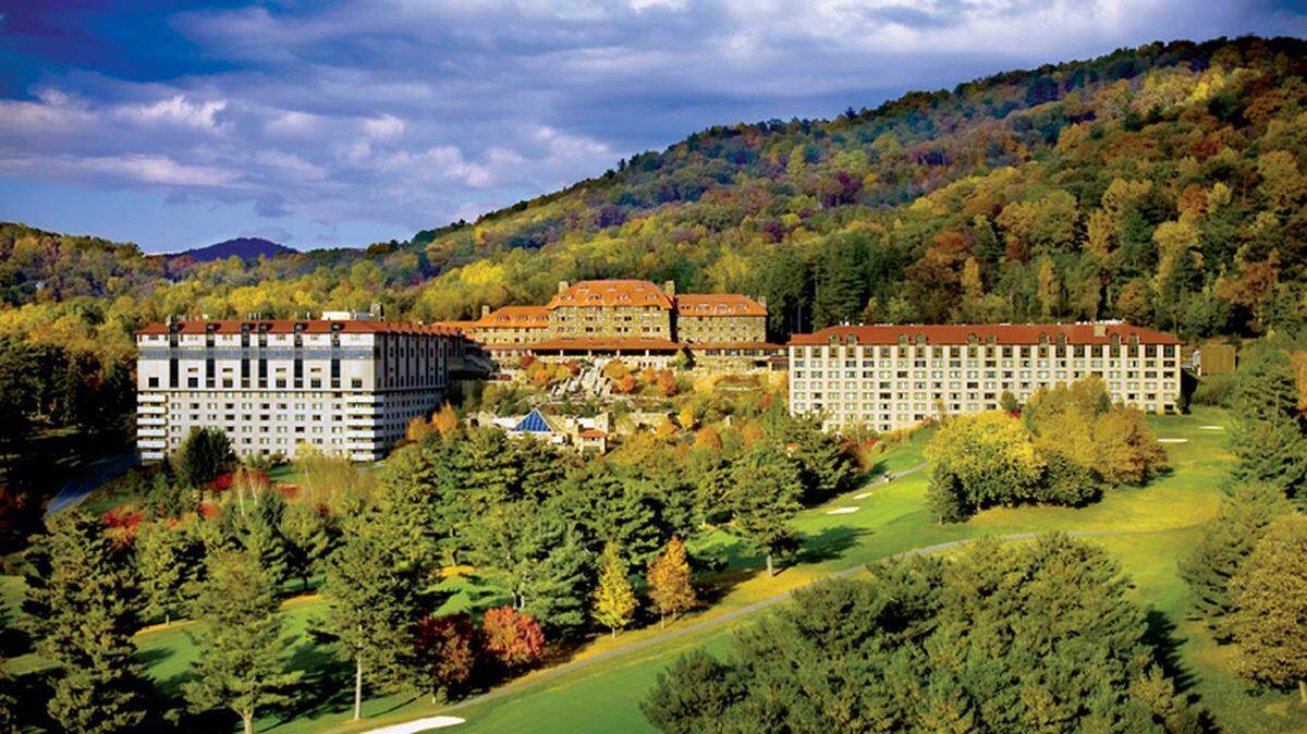 Check out the fall foliage in North Carolina with this guide to Asheville’s food, sights and hotels.