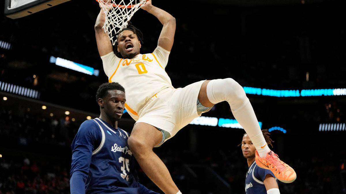 Mar 21, 2024; Charlotte, NC, USA; Tennessee Volunteers forward Jonas Aidoo (0) dunks the ball over Tennessee Volunteers forward Mouhamed Sow (35) in the first half of the first round of the 2024 NCAA Tournament at Spectrum Center.