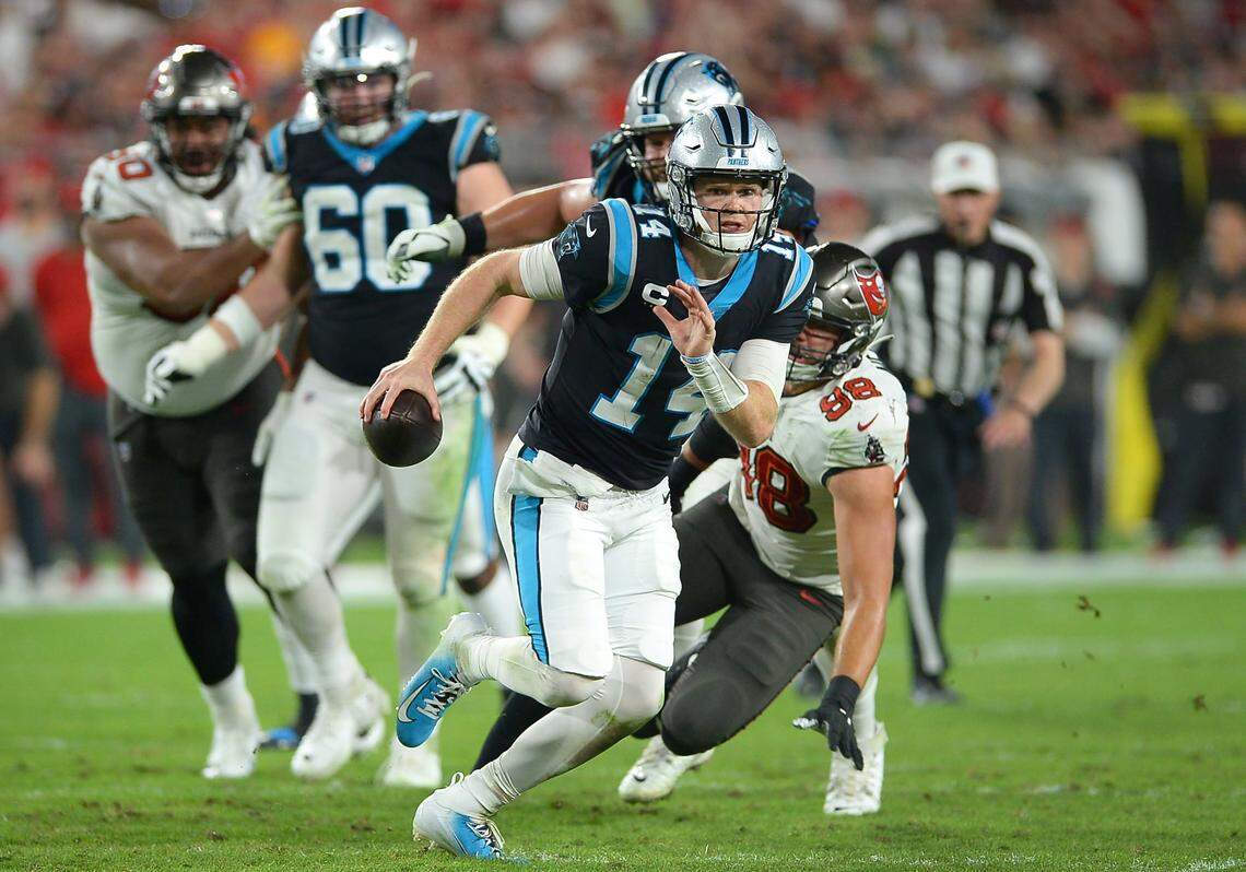 Carolina Panthers quarterback Sam Darnold scrambles out of the pocket on a run during third quarter action against the Tampa Bay Buccaneers at Raymond James Stadium in Tampa, Fl. on Sunday, January 9, 2022. The Panthers lost to the Buccaneers 41-17.