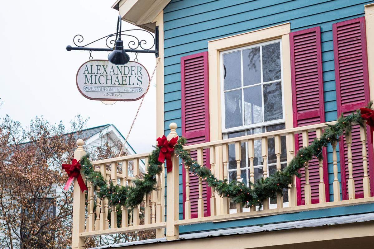 Alexander Michael’s opened in 1983 and has been serving comfort food to Fourth Ward diners ever since.