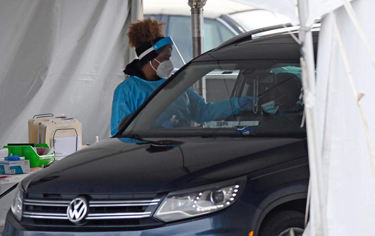 Some of Mecklenburg County’s COVID-19 trends saw modest improvement in the past week, despite the sharply rising death toll.