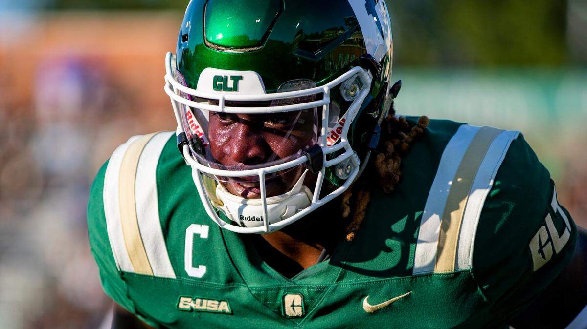 Charlotte senior linebacker Tyler Murray will return for a sixth season in 2022.