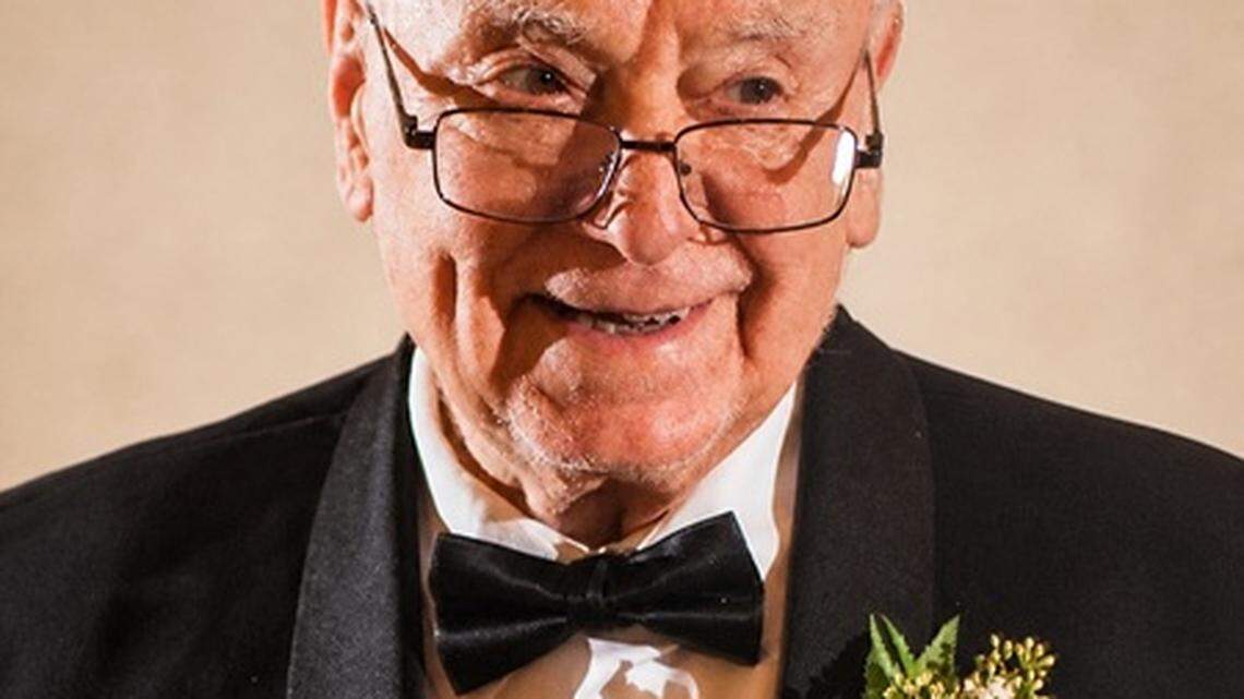 George Karnezis, beloved owner of one of Charlotte’s oldest restaurants, has died
