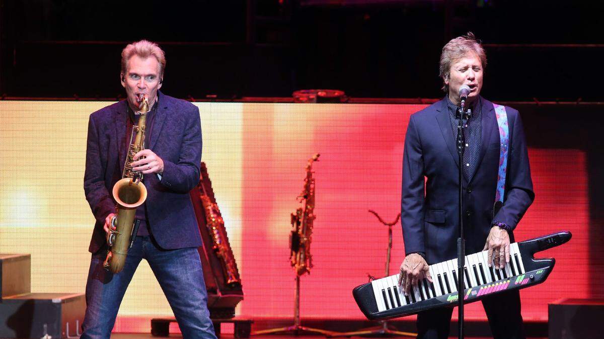 Ray Herrmann, left, and Robert Lamm of Chicago perform at a show in Dallas in 2015.