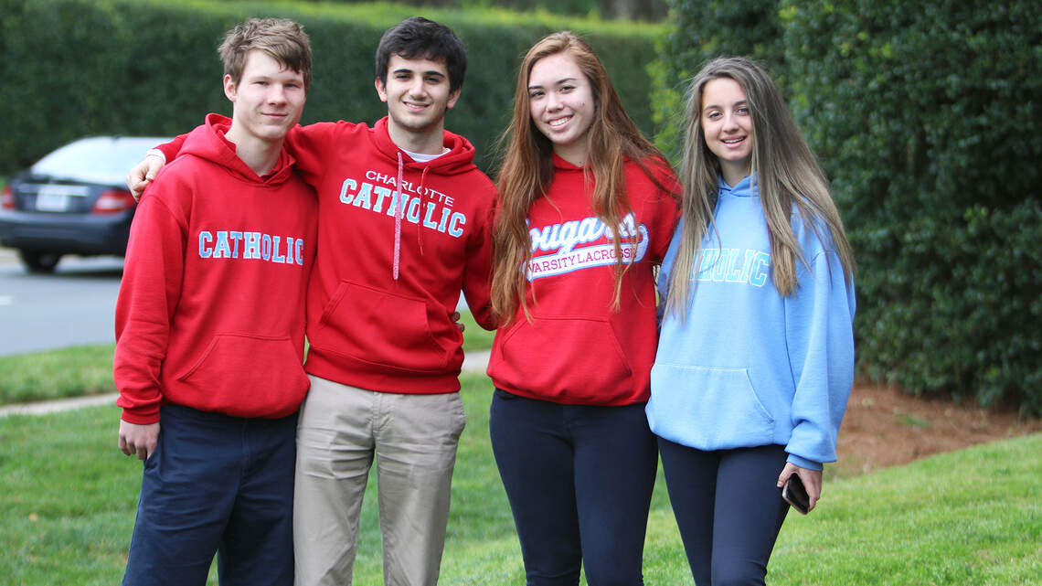 These teens helped victims of a wreck. Then a father helped recognize them as heroes.