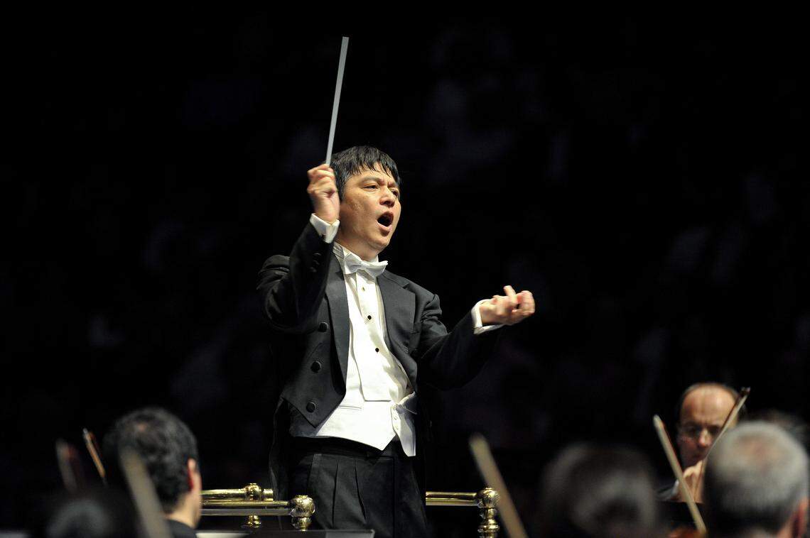 Charlotte Symphony guest conductor Lan Shui will join the symphony April 28-29, 2023, for Rachaminoff’s Symphony No. 2.
