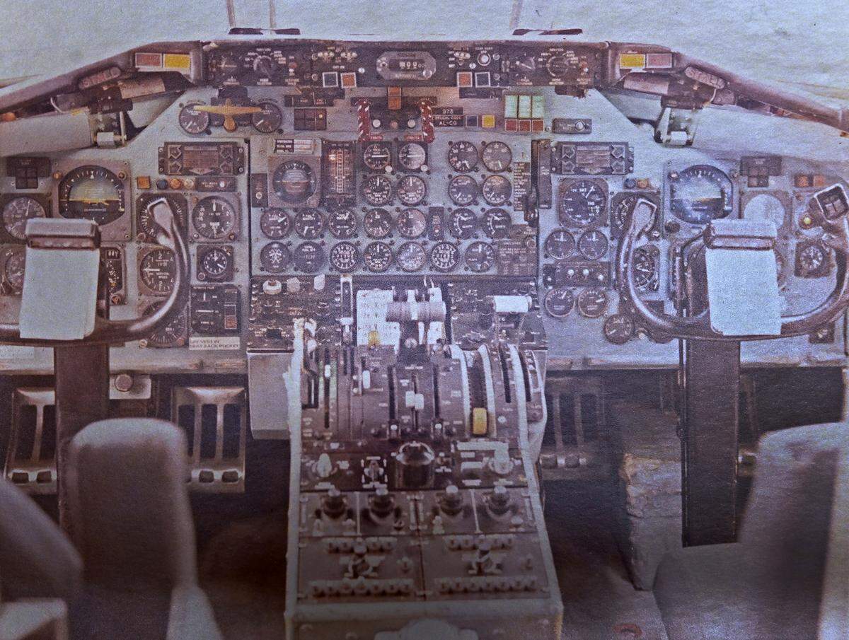 An Eastern Air Lines cockpit, similar to the one James Reeves and Jim Daniels were sitting inside on Sept. 11, 1974.