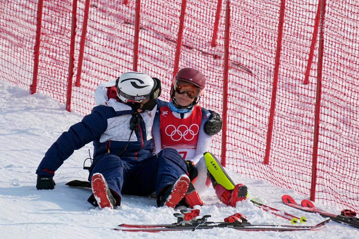 A team member consoles Mikaela Shiffrin, of the United States after she skied out in the first run of the women’s slalom at the 2022 Winter Olympics, Wednesday, Feb. 9, 2022, in the Yanqing district of Beijing. (AP Photo/Robert F. Bukaty)