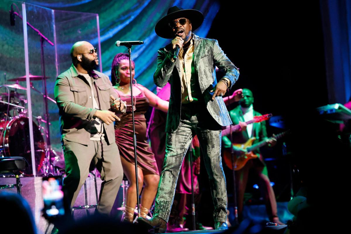 Anthony Hamilton performs on stage during The Night Tour at the Spectrum Center in Charlotte, N.C., Thursday, March 17, 2022.