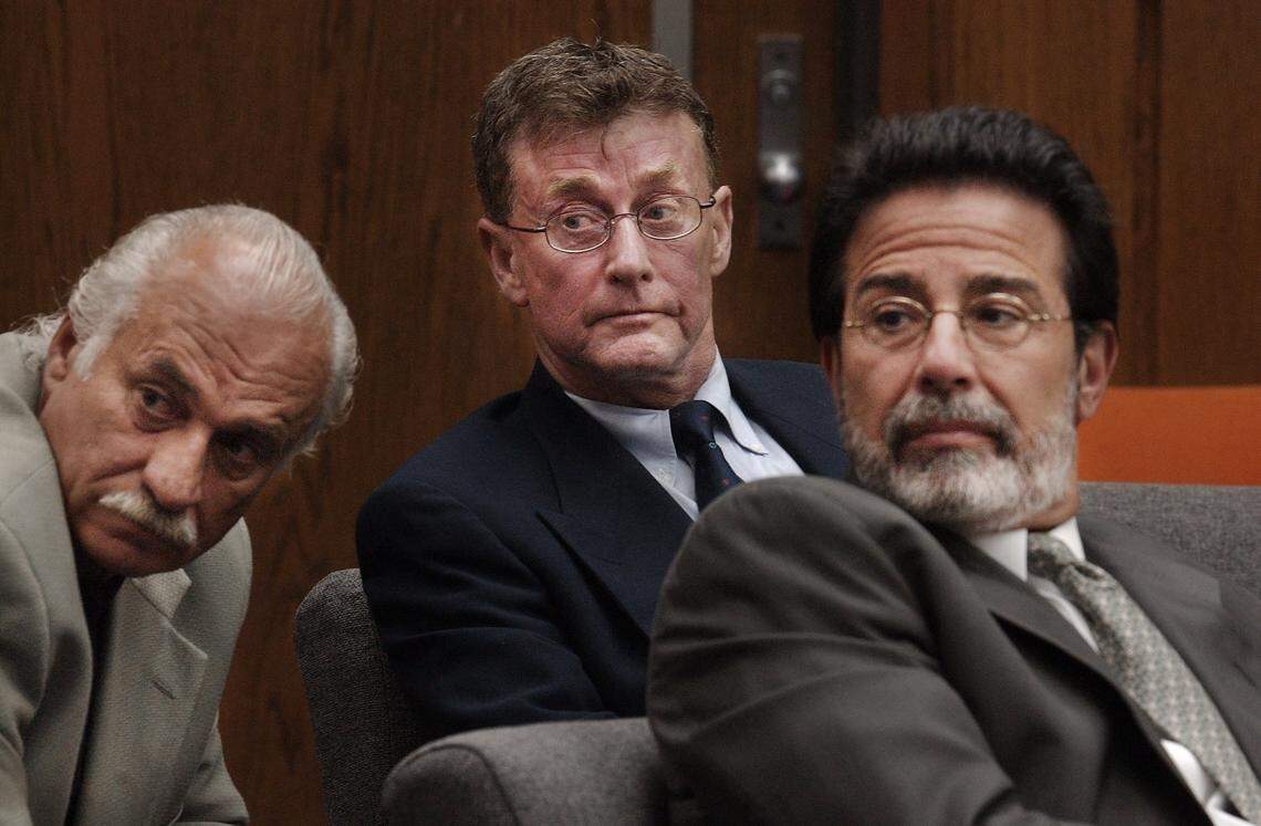 The real-life Ron Guerette (at left) with Michael Peterson and attorney David Rudolf during Peterson’s murder trial in 2003.
