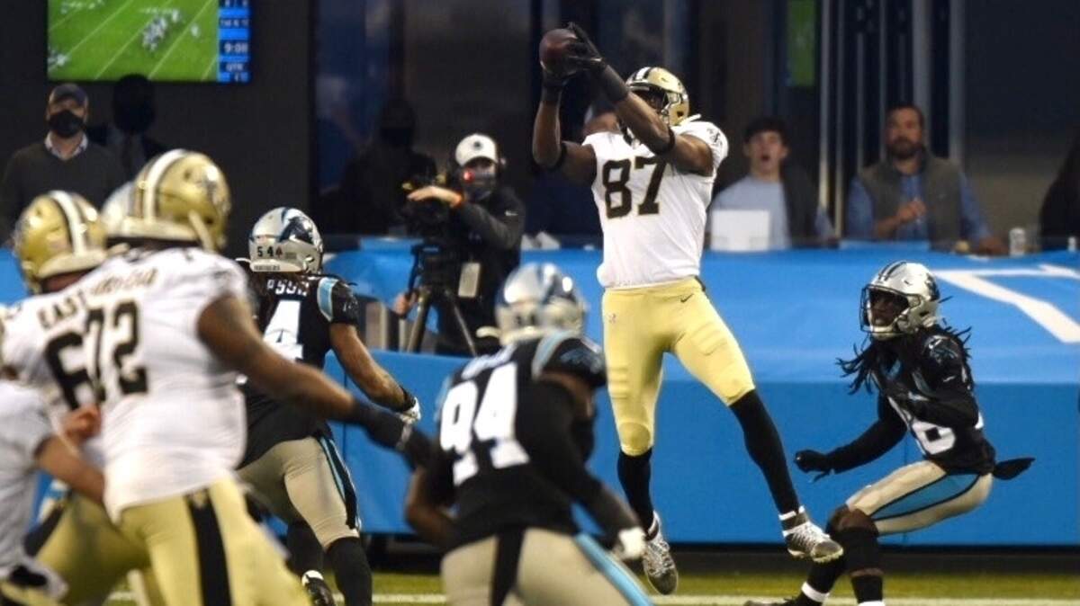 New Orleans Saints tight end Jared Cook catches touchdown pass first quarter from quarterback Drew Brees.