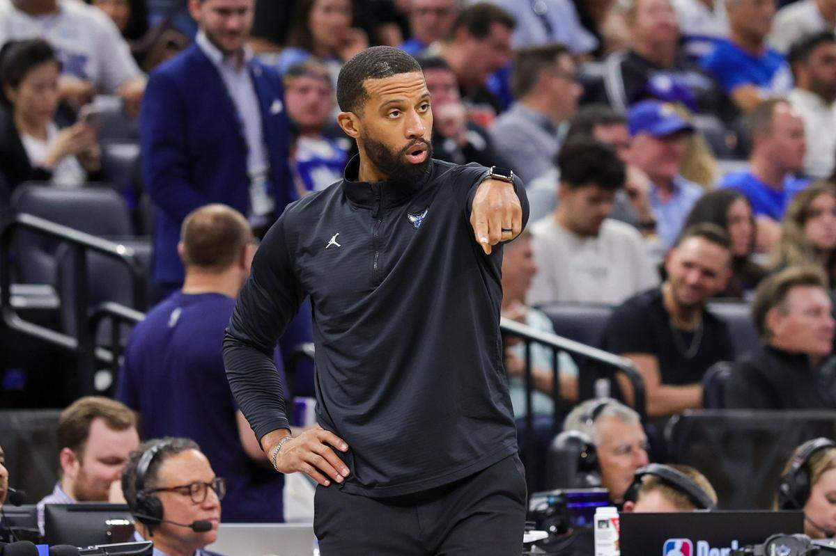 Charlotte Hornets head coach Charles Lee motions to the court during the first quarter against the Orlando Magic at Kia Center.