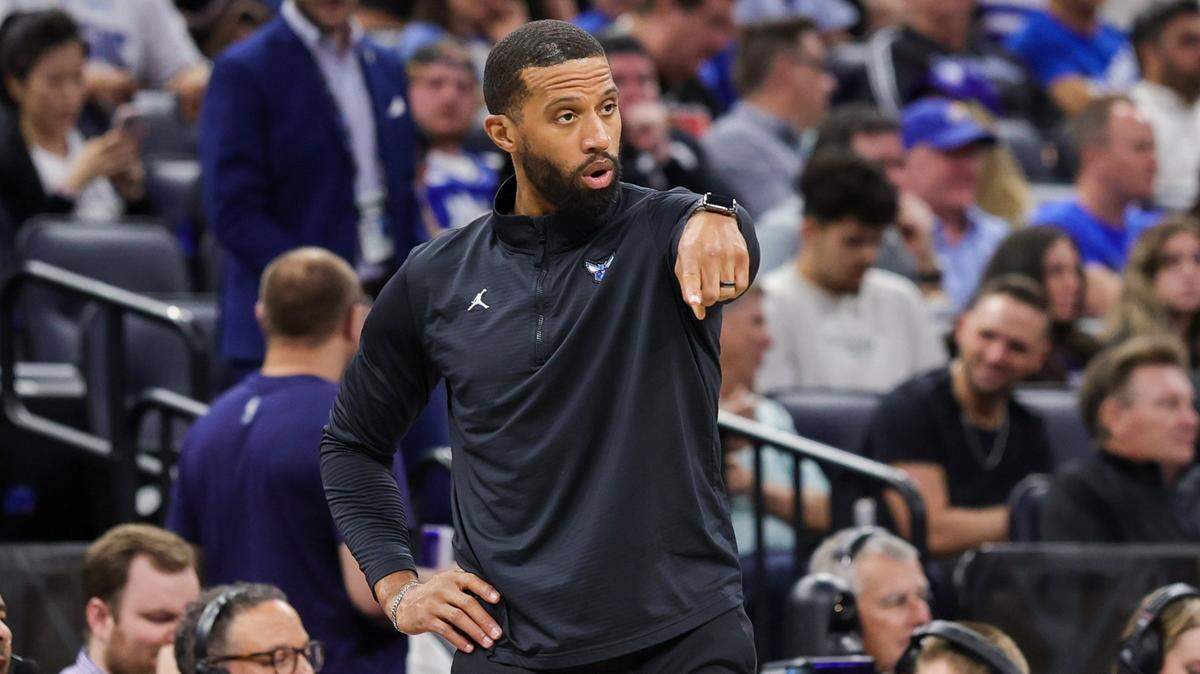Charlotte Hornets head coach Charles Lee motions to the court during the first quarter against the Orlando Magic at Kia Center.