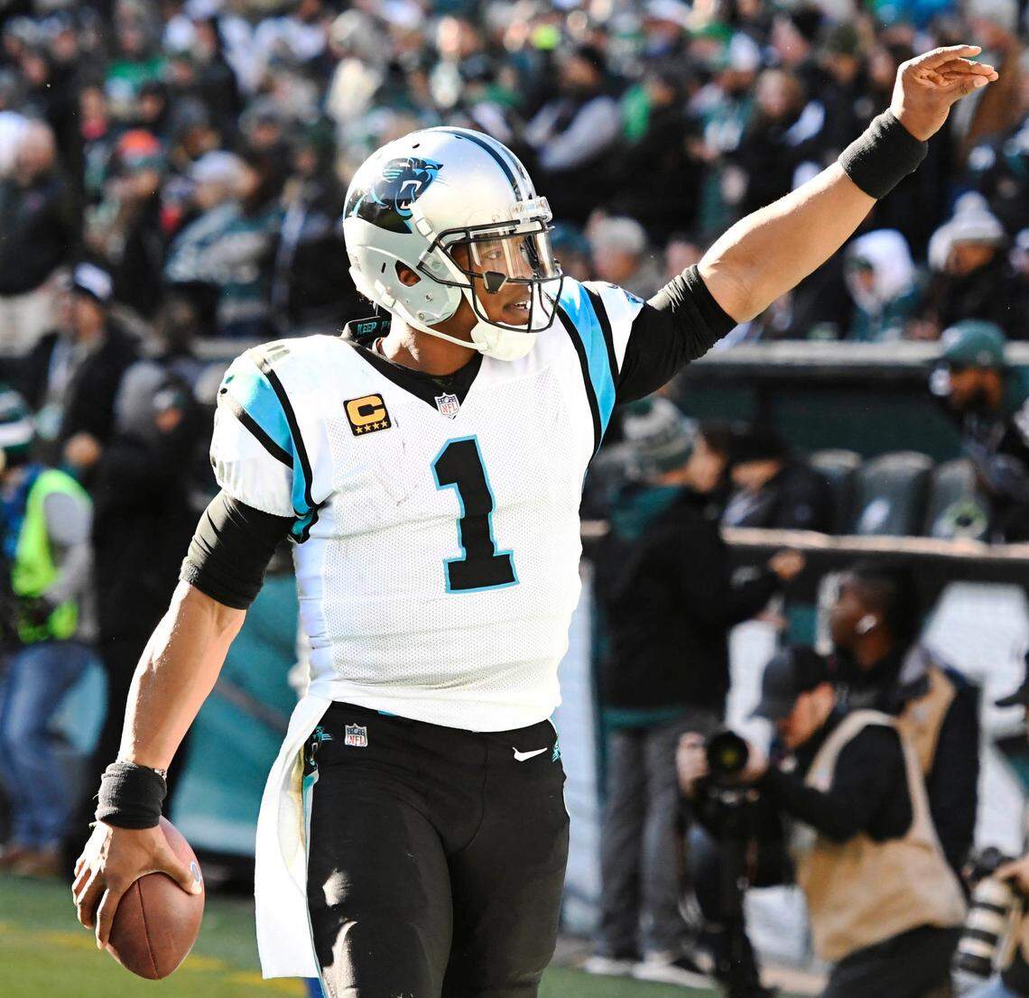 Carolina Panthers quarterback Cam Newton (1) met Dallas Cowboys wide receiver Michael Gallup when the latter played on Newton’s 7vs7 All-Star football team in 2014.