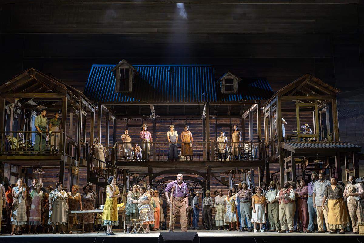 A scene from the Gershwins’ “Porgy and Bess” with Alfred Walker, center, as Porgy.