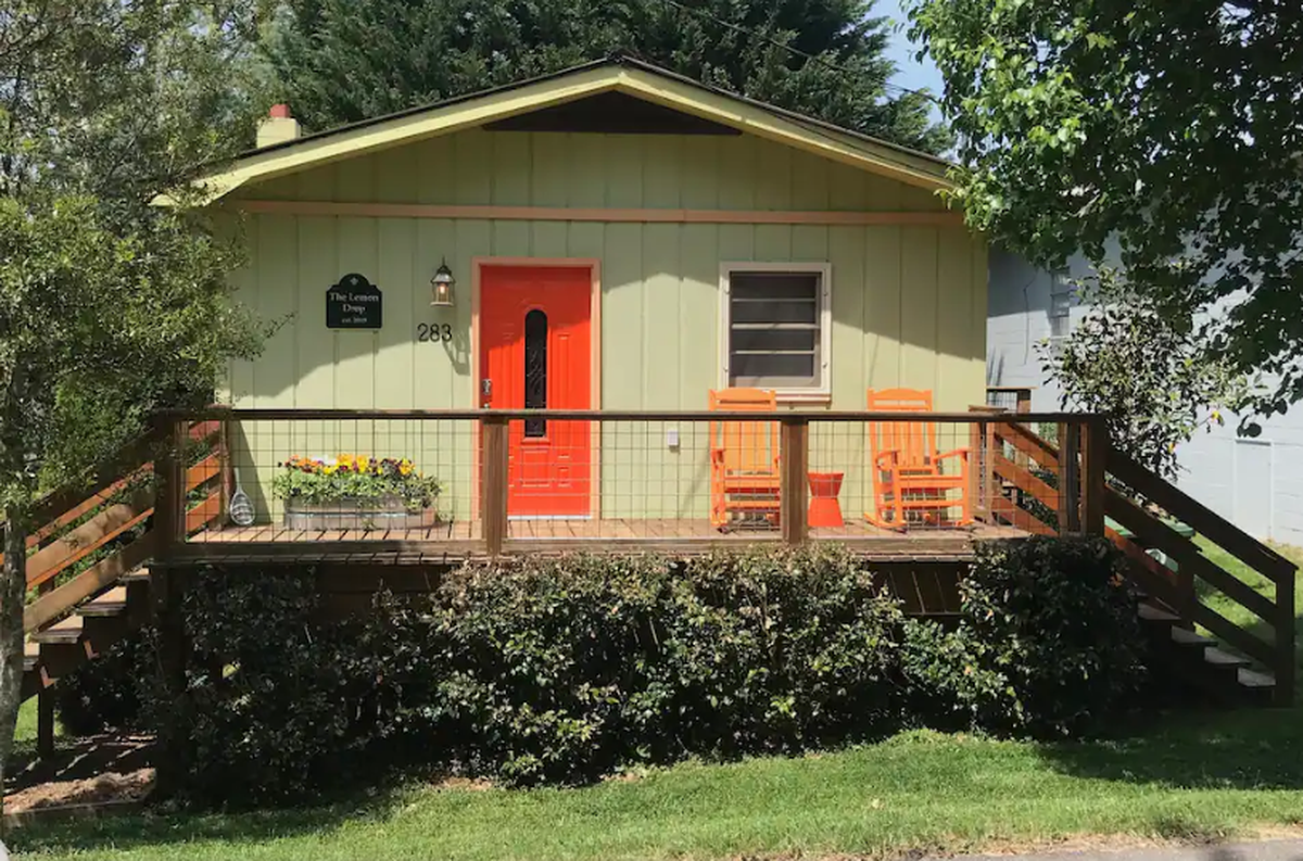 These images can only be used with stories related to Airbnb listings.