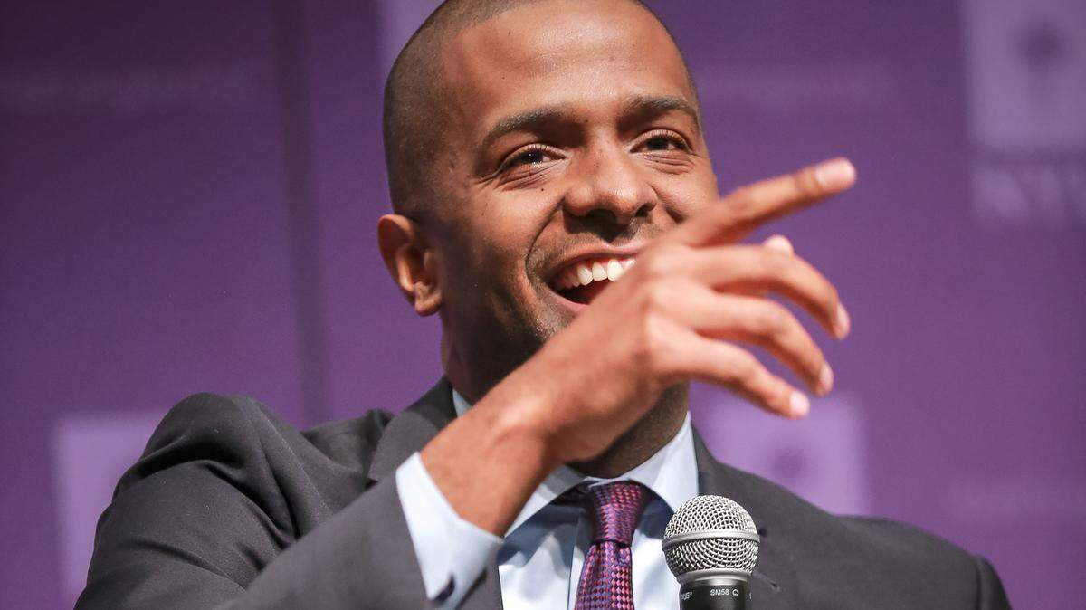 Bakari Sellers made history in 2006 when he became a member of the South Carolina House of Representatives. This made him the youngest African American elected to office at the time. He was named to TIME’s “40 Under 40” list in 2010, and The Root’s 100 Most Influential African Americans list in 2014 and 2015.