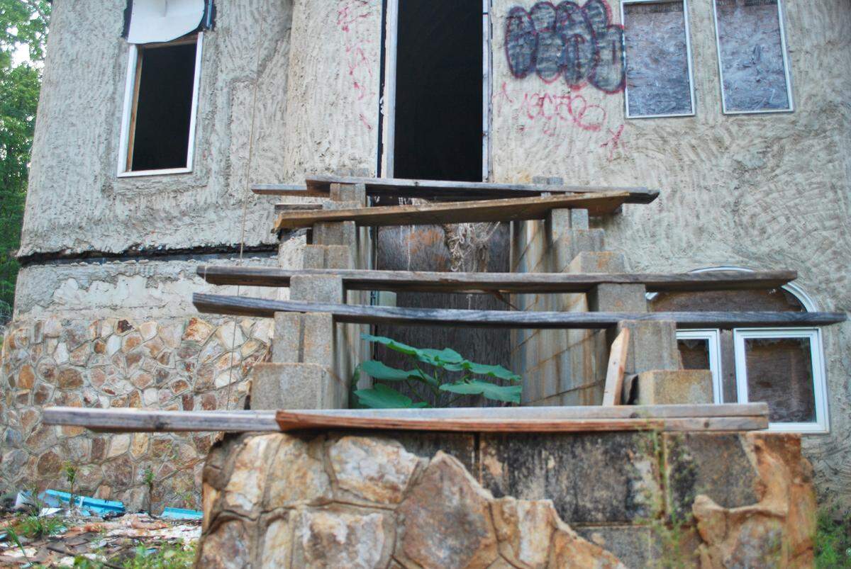 Vandalism has stolen some of Castle Mont Rouge’s former luster, but creator Robert Mihaly is working to restore it.