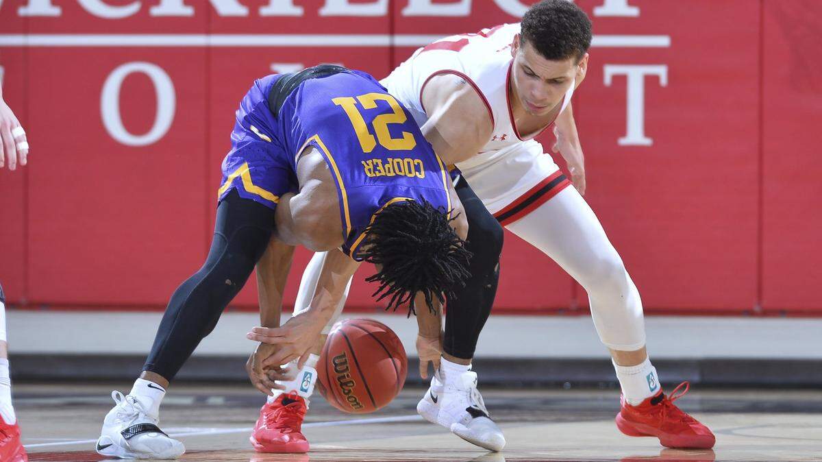 Kellan Grady (31) scored 29 points for Davidson in the team’s 89-81 loss to Lipscomb in the first round of the NIT on Tuesday.
