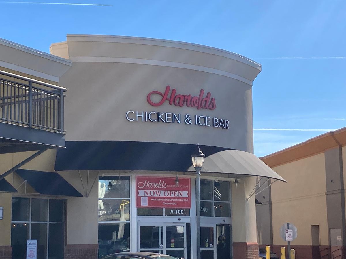 Harold’s Chicken & Ice Bar in University City is already drawing crowds with its Chicago reputation and modern ambiance.