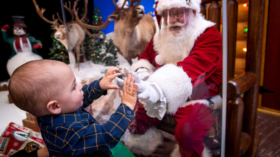 Please don’t hug Santa. Malls and stores plan strict new COVID-19 holiday rules