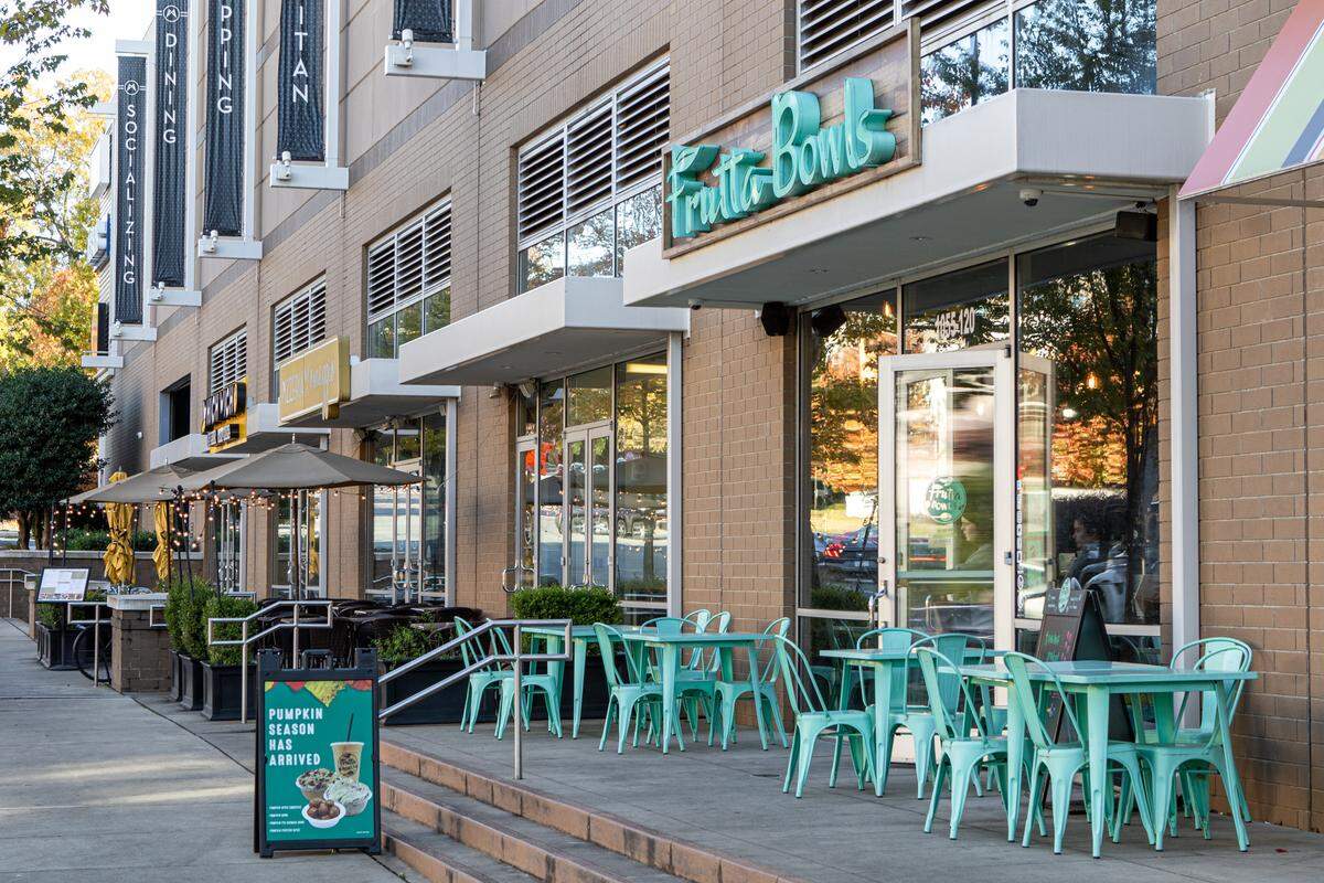 Frutta Bowls serves bowls, smoothies and organic coffee.