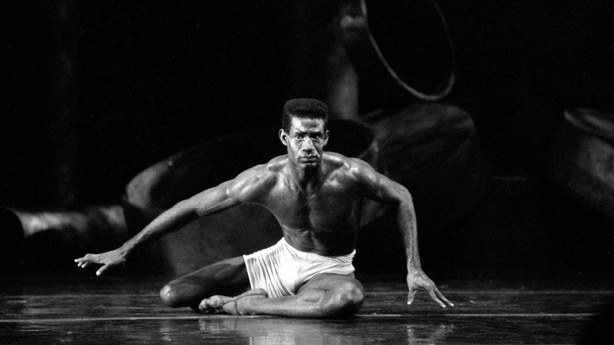 Mel Tomlinson rehearses “The Afternoon of a Faun,” choreographed by Vaslav Nijinsky, at the Joyce Theater in New York, Oct. 11, 1988. Tomlinson, a ballet dancer of powerful, regal demeanor and one of the few performers to star with three major companies — Dance Theater of Harlem, Alvin Ailey American Dance Theater and New York City Ballet — died Feb. 5 at the age of 65.