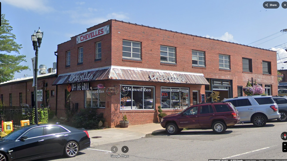 Man kicked out of restaurant came back swinging lawnmower blade, NC police say