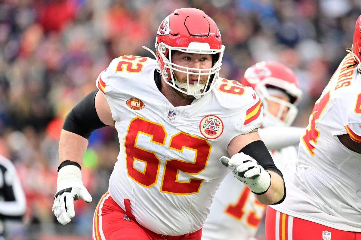 Dec 17, 2023; Foxborough, Massachusetts, USA; Kansas City Chiefs guard Joe Thuney (62) in action during the first half against the New England Patriots at Gillette Stadium. Mandatory Credit: Eric Canha-USA TODAY Sports