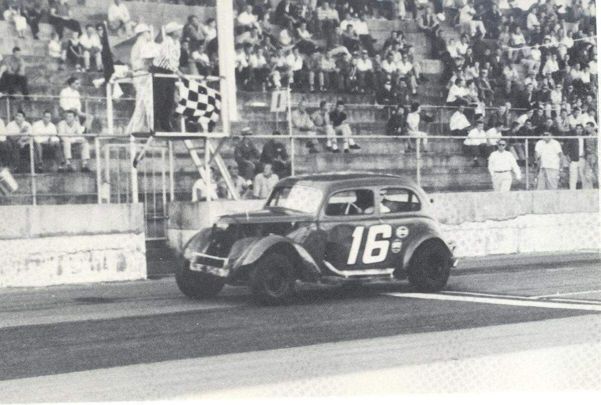 Glen Wood won modifieds races at Martinsville in a blue No. 16 Ford.