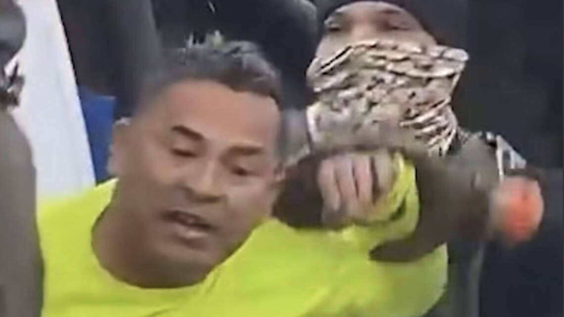 ‘Don’t touch me!’ ICE agents aimed guns at his head in Charlotte, US citizen says