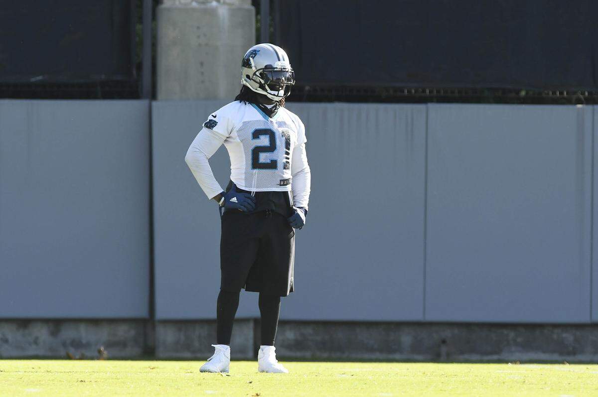 Carolina Panthers defensive back Da'Norris Searcy (21) got leaner this off-season thanks to a meal plan from his wife, a trainer and former UNC track and field athlete.