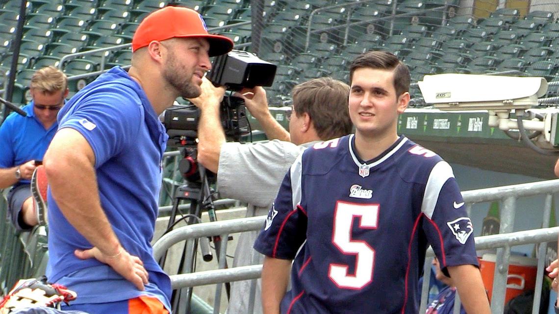 UNCC shooting survivor Drew Pescaro meets his inspiration in person — Tim Tebow